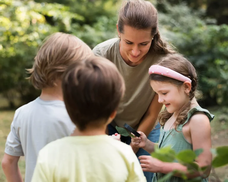 Cómo ser voluntario en programas educativos para niños y jóvenes de escasos recursos