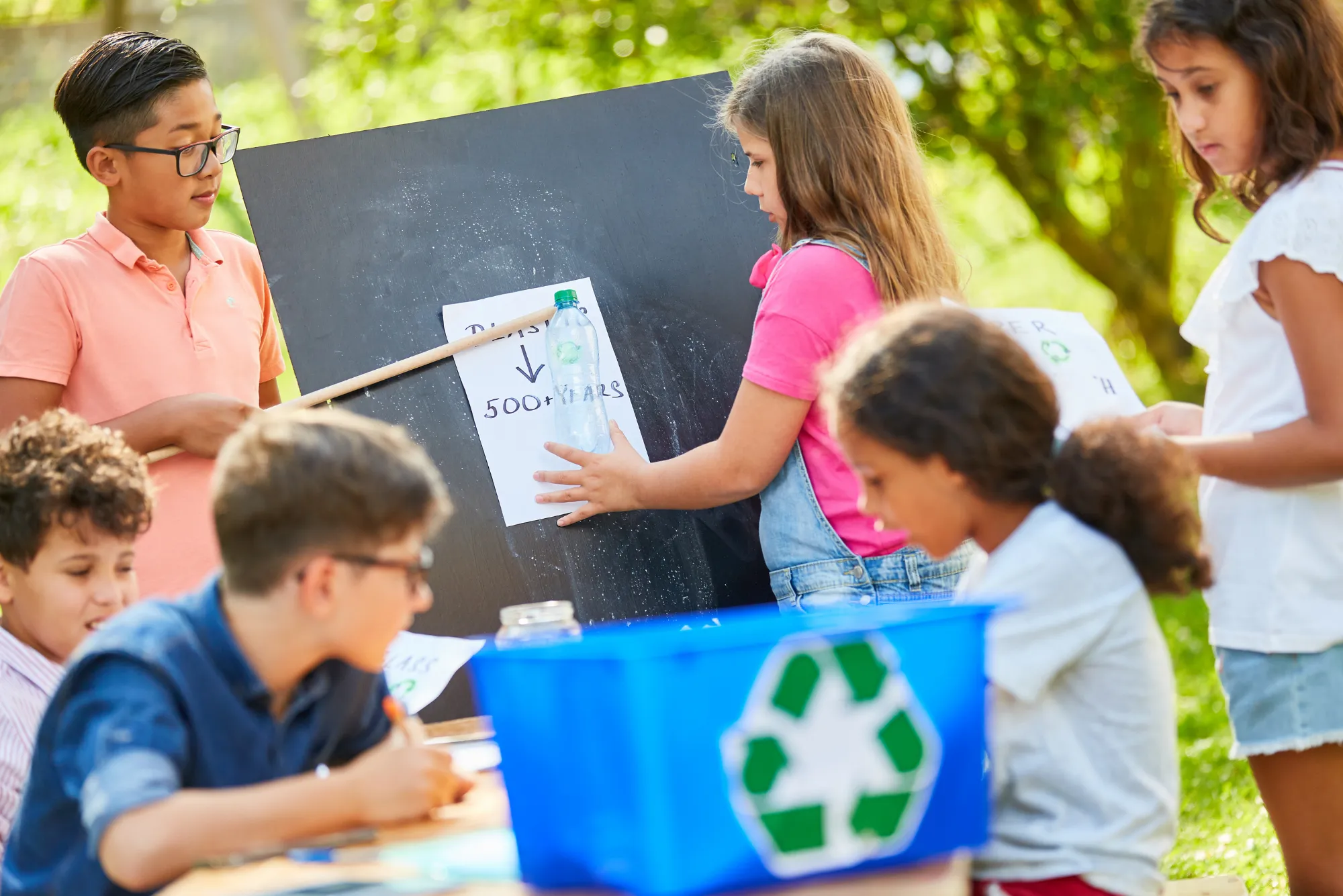 Cómo implementar programas de reciclaje en escuelas rurales como herramienta educativa